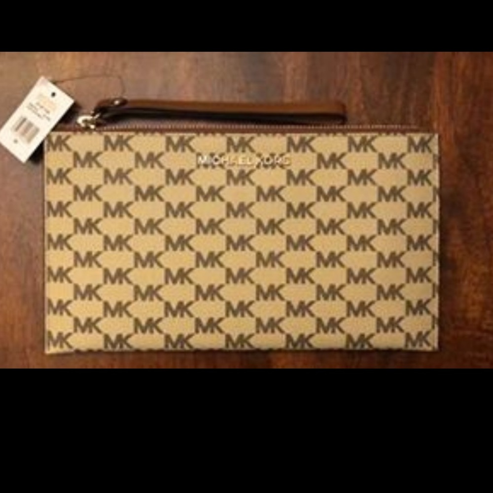 NWT Michael Kors jetset zipper wristlet